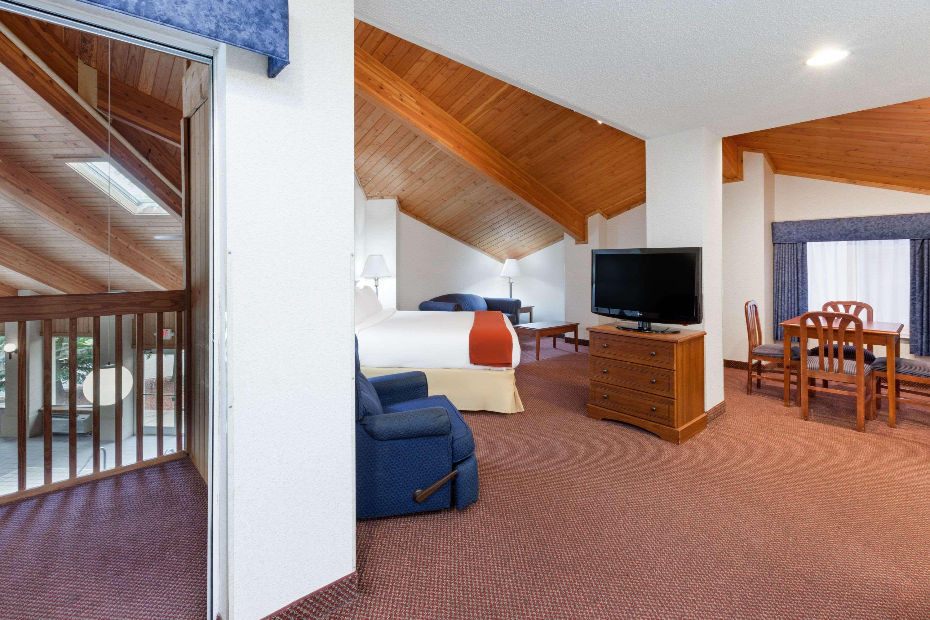 Baymont By Wyndham Howell/Brighton Экстерьер фото